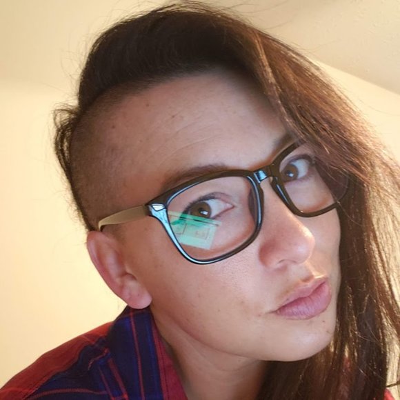 Meet your Posher, Allison - Picture 1 of 1